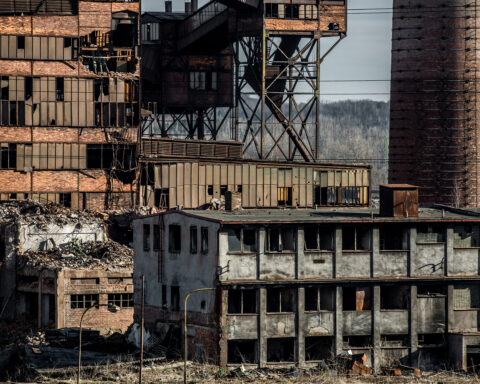 Ostrava, chátrající průmyslový areál.